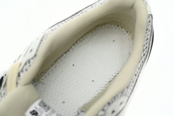 copy_of_new_balance_1906r__refined_future__m1906dd_186C499ECB117.jpg NEW BALANCE Greyish Red M1906RR