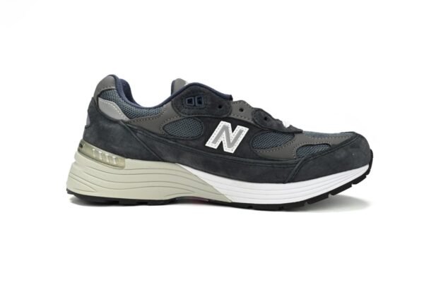 copy_of_new_balance_992_grey_m992gr_19B9CB816C21E.jpg New Balance 992 White, black, and gray M992GG