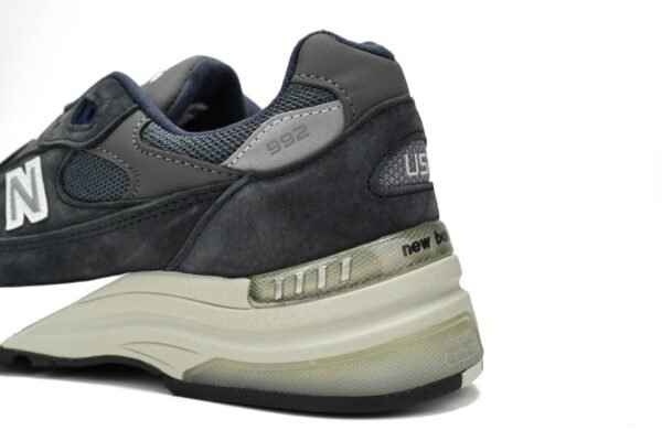 copy_of_new_balance_992_grey_m992gr_19B9CB817E21F.jpg New Balance 992 White, black, and gray M992GG