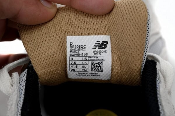 copy_of_new_balance_beige_m1906rp_186C4A9B3351E.jpg NEW BALANCE Light Gray M1906DC