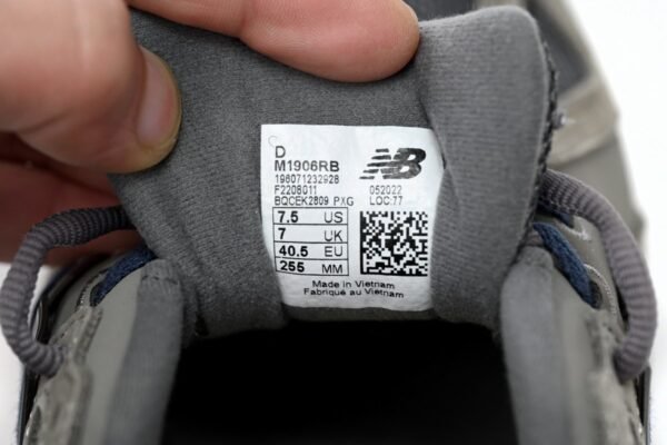copy_of_new_balance_greyish_red_m1906rr_186C49CCF0A10.jpg NEW BALANCE Grey M1906RB