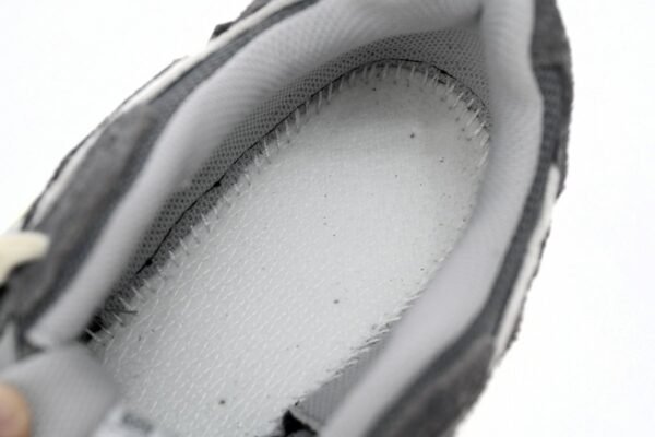 copy_of_new_balance_white_red_m1906rq_186C48E87C112.jpg NEW BALANCE Retro Grey M1906DA