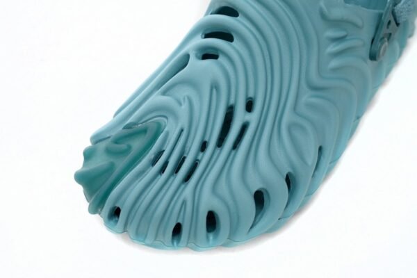 crocs_pollex_clog_by_salehe_bembury_tide_187A749843513.jpg Crocs Pollex Clog by Salehe Bembury Tide