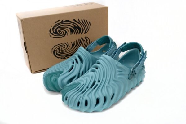 crocs_pollex_clog_by_salehe_bembury_tide_187A74985A719.jpg Crocs Pollex Clog by Salehe Bembury Tide