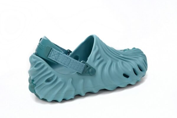 crocs_pollex_clog_by_salehe_bembury_tide_187A74986BA14.jpg Crocs Pollex Clog by Salehe Bembury Tide