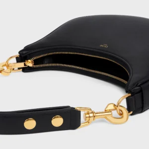 f80c0165674eeb4168b7b4d2df0d6c49.webp MEDIUM AVA STRAP BAG IN SMOOTH CALFSKIN
