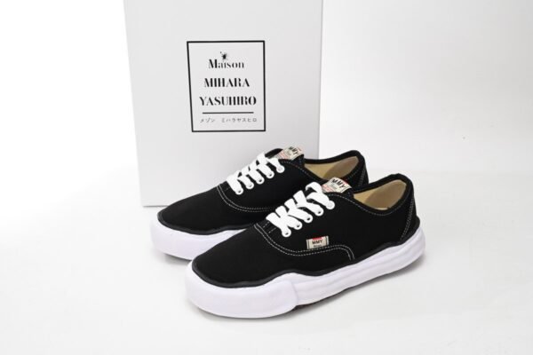 Mihara Yasuhiro Black And White NO.715