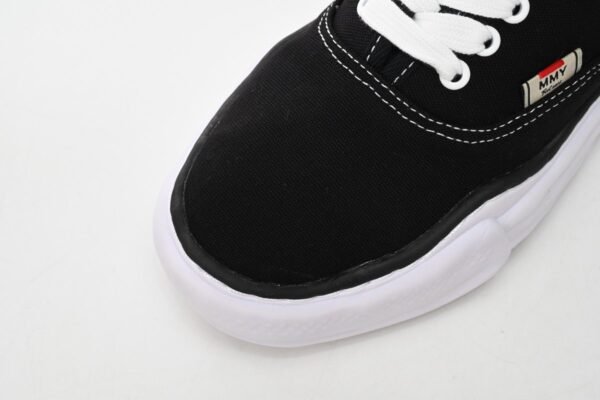 Mihara Yasuhiro Black And White NO.715