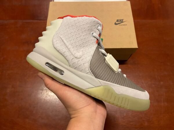 nike_air_yeezy_2_nrg_pure_platinum_508214_010_187A6DAE13B1F.jpg Nike Air Yeezy 2 NRG Pure Platinum 508214-010