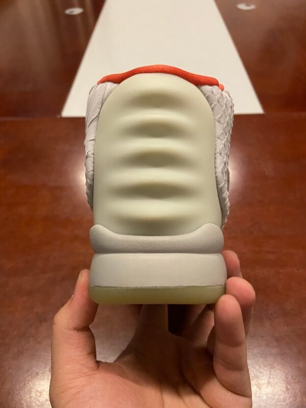 nike_air_yeezy_2_nrg_pure_platinum_508214_010_187A6DAEFCA18.jpg Nike Air Yeezy 2 NRG Pure Platinum 508214-010
