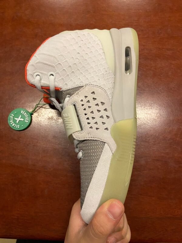 nike_air_yeezy_2_nrg_pure_platinum_508214_010_187A6DB32671A.jpg Nike Air Yeezy 2 NRG Pure Platinum 508214-010