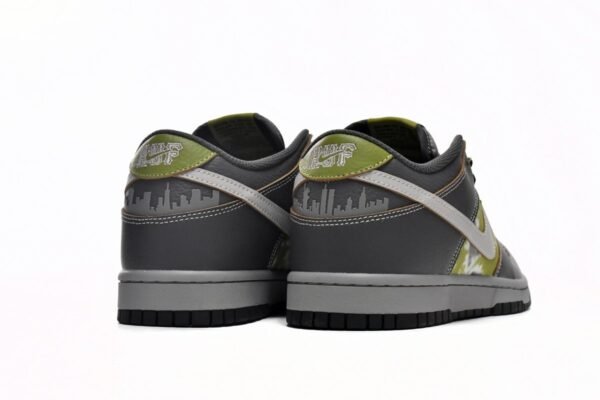 Nike Dunk Low SB Friends and Family FD8775-002