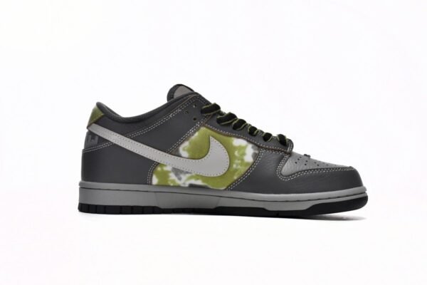 Nike Dunk Low SB Friends and Family FD8775-002