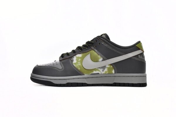 Nike Dunk Low SB Friends and Family FD8775-002