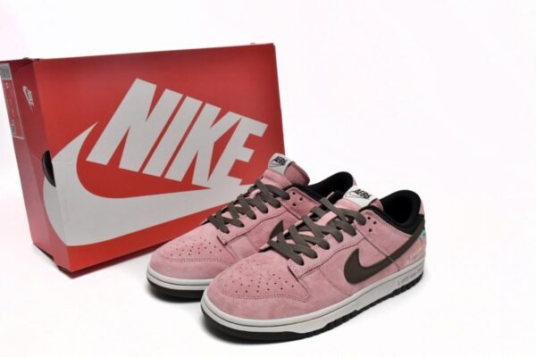 nike_sb_dunk_low_ae86_pink_dd1391_105_178822000271D.jpg Nike SB Dunk Low AE86 Pink DD1391-105