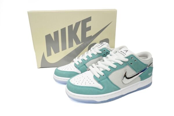 nike_sb_dunk_low_april_skateboards_fd2562_400__1AC585AD0BF18.jpg Nike SB Dunk Low April Skateboards FD2562-400
