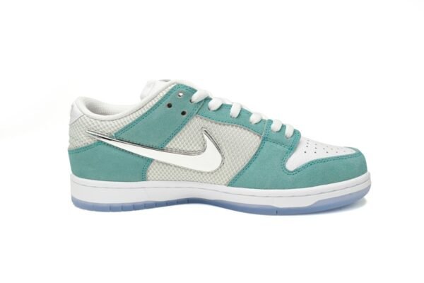 nike_sb_dunk_low_april_skateboards_fd2562_400__1AC585AD62313.jpg Nike SB Dunk Low April Skateboards FD2562-400