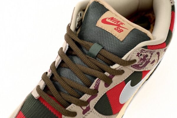 nike_sb_dunk_low_freddy_krueger_313170_202_1901A90455612.jpg Nike SB Dunk Low Freddy Krueger 313170-202
