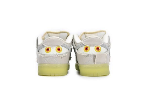 Dope Sneakers Nike SB Dunk Low Mummy DM0774-111