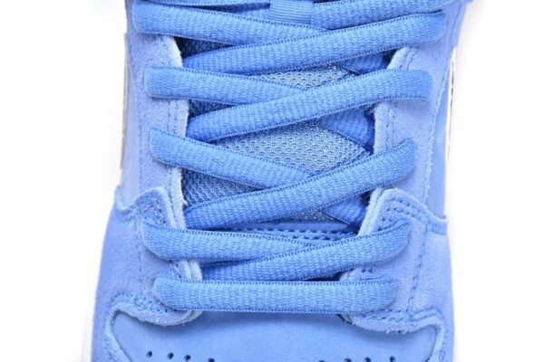 Nike SB Dunk Low Philadelphia Phillies DQ4040-400