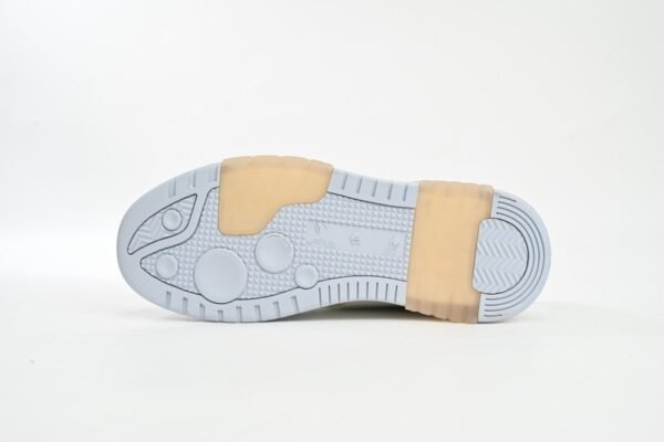 off_white_out_of_blue_white_blue_discoloration_1A3283059671F.jpg OFF-WHITE Out Of Blue White Blue Discoloration