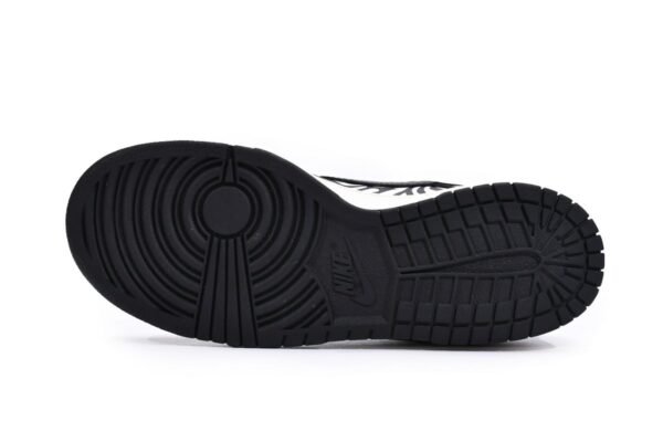 quartersnacks_x_nike_sb_dunk_low_zebra__dm3510_001_1806C4179AE1A.jpg Quartersnacks x Nike SB Dunk Low Zebra DM3510-001