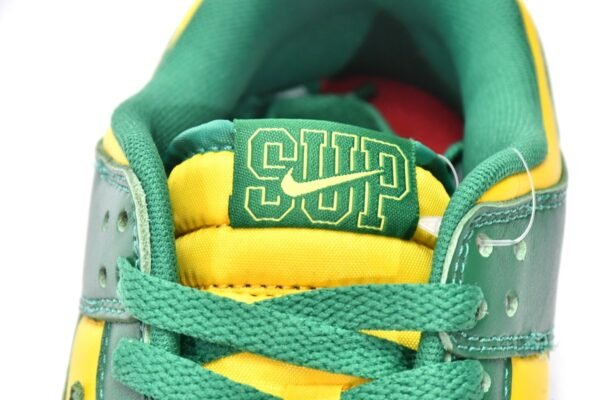 supreme_x_nike_sb_dunk_low_brazil__do7412_983__178713C324D15.jpg (OG)Supreme x Nike SB Dunk Low Brazil DO7412-983