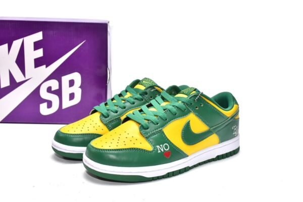 supreme_x_nike_sb_dunk_low_brazil__do7412_983__178713C333611.jpg (OG)Supreme x Nike SB Dunk Low Brazil DO7412-983