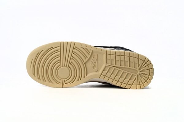 Dope Sneakers Travis Scott x Nike SB Dunk Low CT5053-001