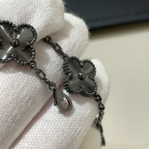 [Eternal Jewelry]CLOVER 5 MOTIF BLACK BRACELET