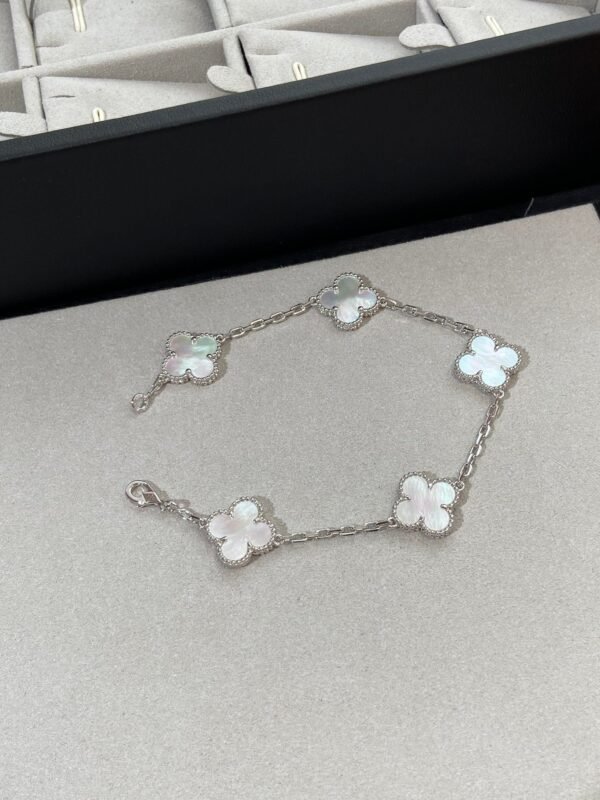 [Eternal Jewelry]CLOVER SILVER MOP 5 MOTIF BRACELET