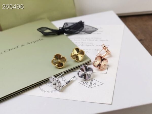 [Eternal Jewelry]CLOVER MEDIUM STUD EARRINGS