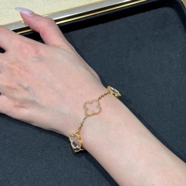 [Eternal Jewelry]CLOVER 5 MOTIF ROCK CRYSTAL PINK GOLD BRACELET