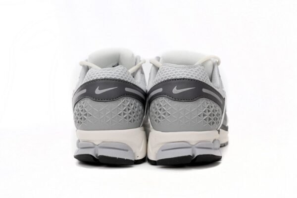 nikeair_zoom_vomero_5_grie_ge_fd9919_001__196C9D606BD1A.jpg Nike Air Zoom Vomero 5 Grie Ge FD9919-001