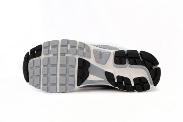 nikeair_zoom_vomero_5_grie_ge_fd9919_001__196C9D61A4910.jpg Nike Air Zoom Vomero 5 Grie Ge FD9919-001