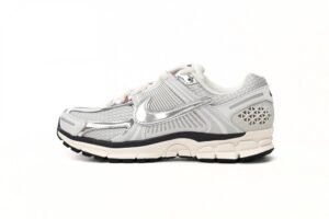 nikeair_zoom_vomero_5_silver_fd0884_025_196C9973B4113.jpg Nike Air Zoom Vomero 5 Silver FD0884-025