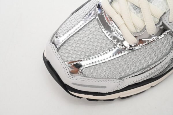 nikeair_zoom_vomero_5_silver_fd0884_025_196C997468F1D.jpg Nike Air Zoom Vomero 5 Silver FD0884-025