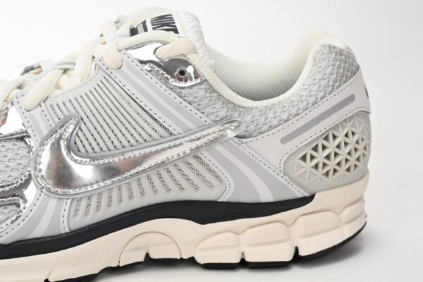 nikeair_zoom_vomero_5_silver_fd0884_025_196C9974BAB18.jpg Nike Air Zoom Vomero 5 Silver FD0884-025