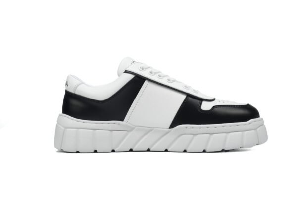 prada_low_top_sneakers_serrated_black_and__white_1B0DBBD88721D.jpg Prada Low-Top Sneakers Serrated Black And White