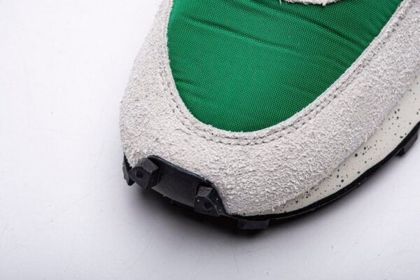 undercover_x_nike_waffle_dbreak_greygreen__cj3295_300_179BC1B76E612.jpg Undercover x Nike Waffle Dbreak GreyGreen CJ3295-300