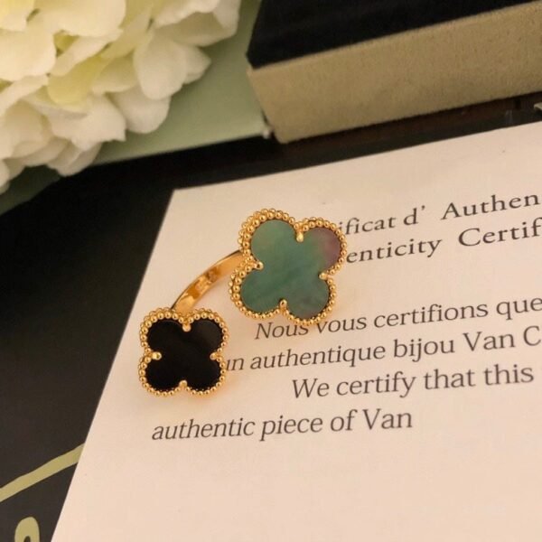 [Eternal Jewelry]CLOVER BETWEEN THE FINGER RING